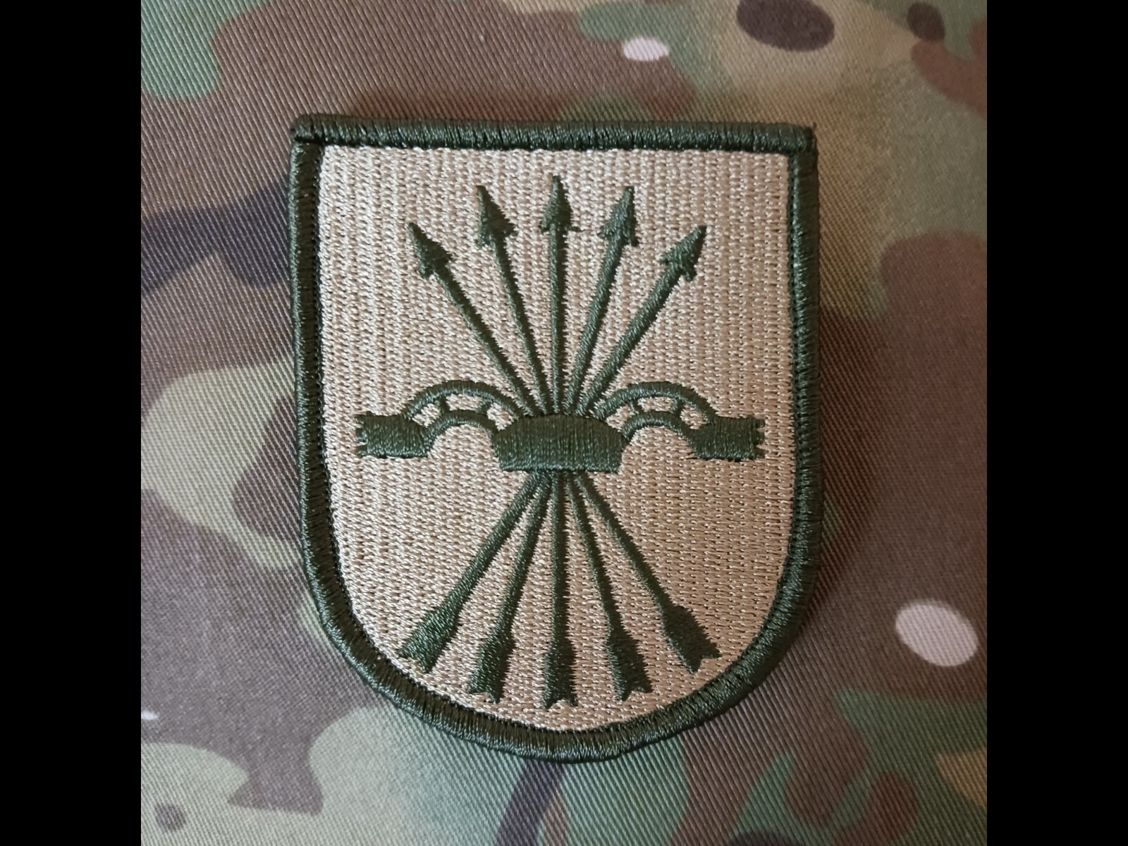 Parche Falange Española de la Guerra Civil. Gancho y bucle. OCP/MULTICÁMARA/ÁRIDO