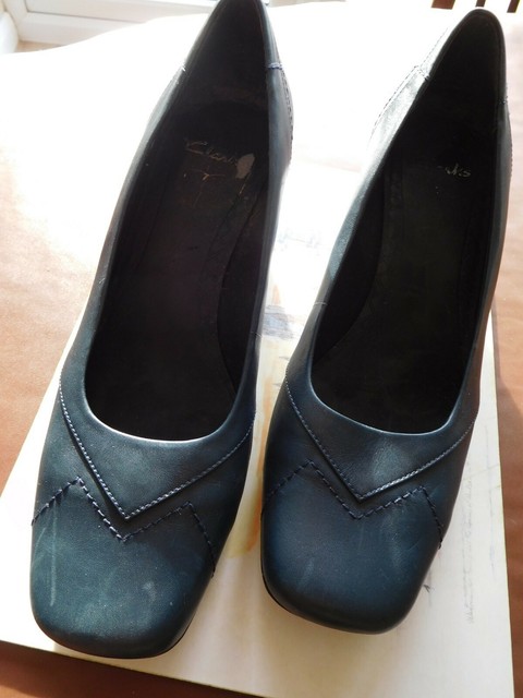 clarks ladies navy blue shoes