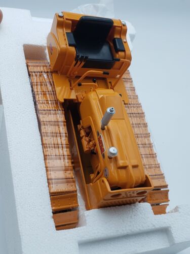 Minneapolis-Moline 2 Star Crawler Dozer By SpecCast 1/16 Scale - Picture 4 of 11