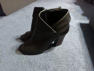 Nine West Black Leather Peep Toe Ankle Booties Zip Block Heel Women's 7.5