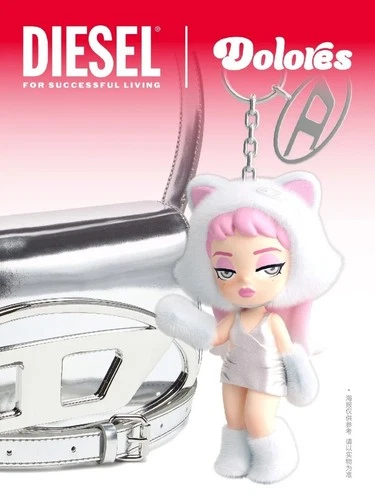 DIESEL x Dolores Edizione Limitata Peluche Portachiavi Borsa Charm Autentico - Foto 15 di 19