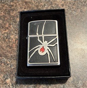 Zippo Arachno-Flame shining Emblem Brushed Chrome 21023 