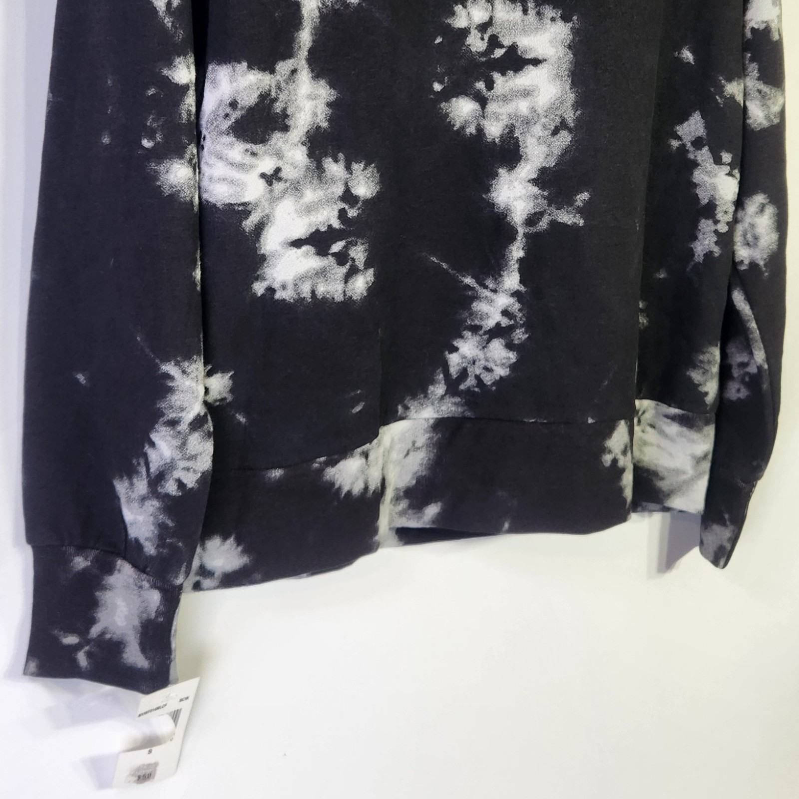 NWT Marvel Studios Black Panther Wakanda Forever Black & White Sweatshirt – Sm thumbnail 7