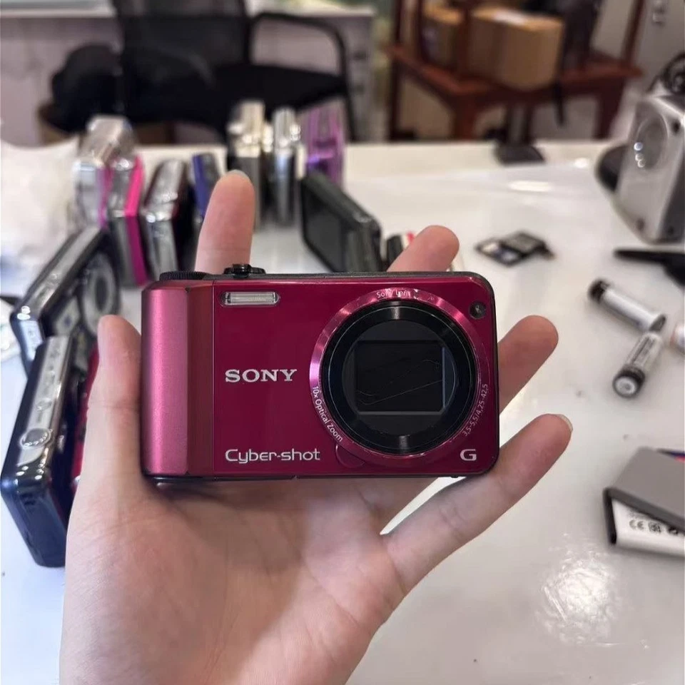 Sony Cyber-shot DSC-H70 Digital Camera 16.1 MP 10x Optical Zoom with Accessories - Image 2 of 4