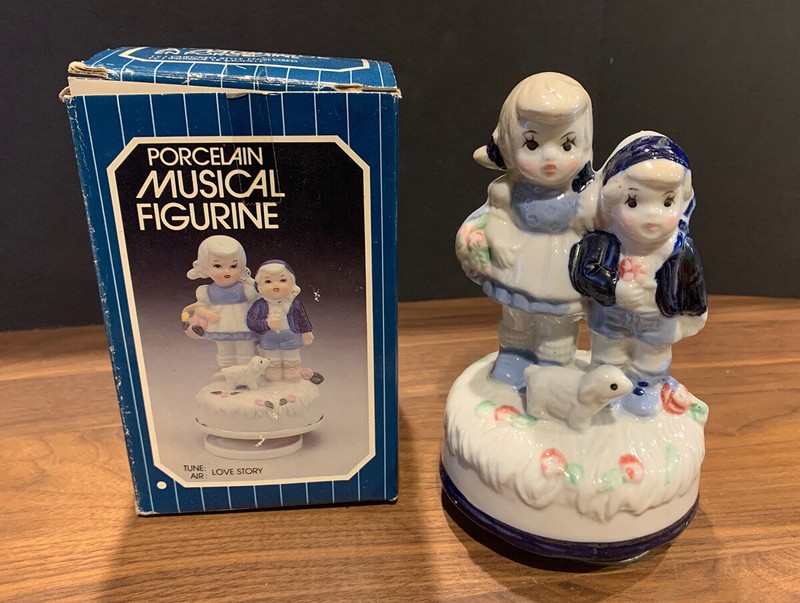 1983 Hummel style "Love Story" spinning porcelain musical figurine music box NIB