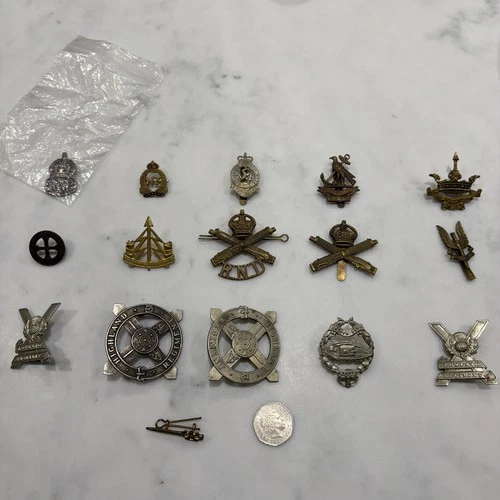 16 Job Lot Vintage Military militaria WW1 WW2 Badge  Patches Button cap highland