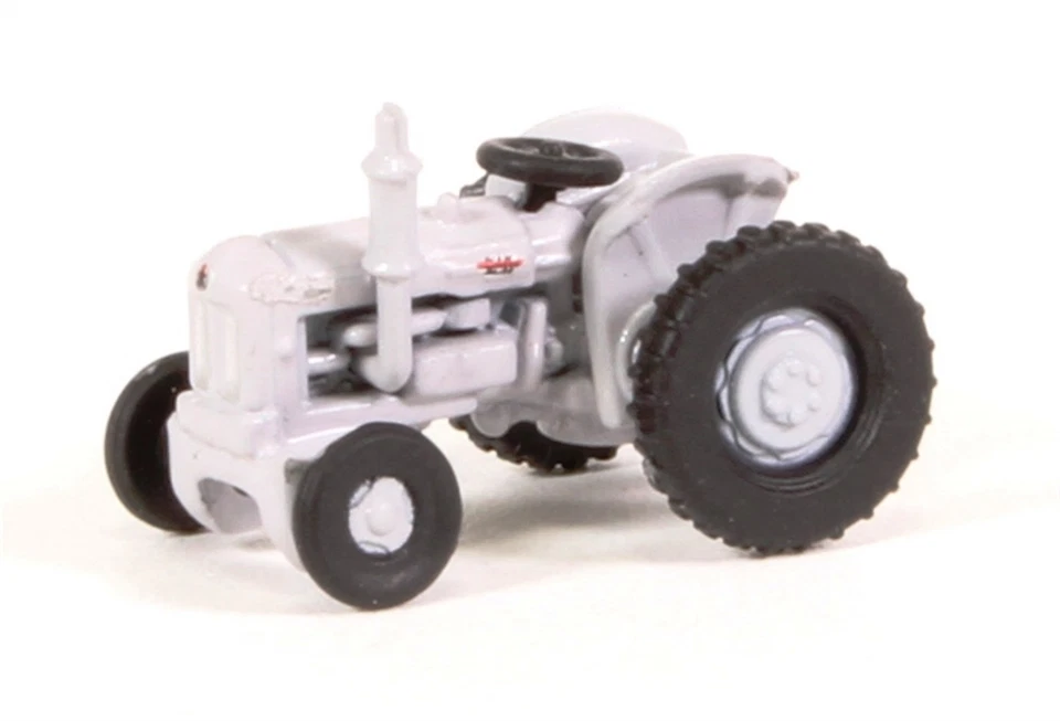 Tractor agrícola Fordson Oxford calibre 1:148 en gris mate 1946-1970 NTRAC004 Foto 2 de 4