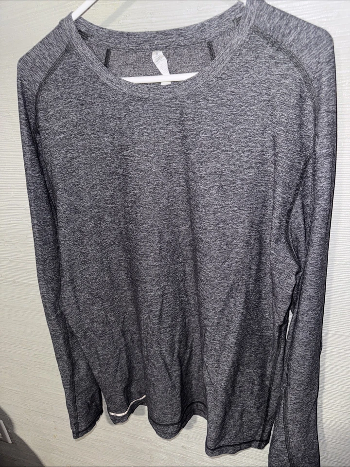 Camisa deportiva ajustada Lululemon manga larga cuello redondo, extra grande para hombre Foto 2 de 4
