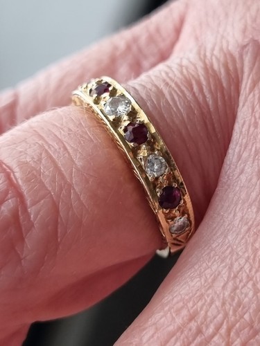 18ct Gold Eternity Ring Five Diamonds Four Rubies - Picture 7 of 7