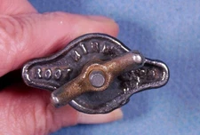 Antique Hires Root Beer Metal & Rubber Screw Down Stopper Good Rubber tr20-15