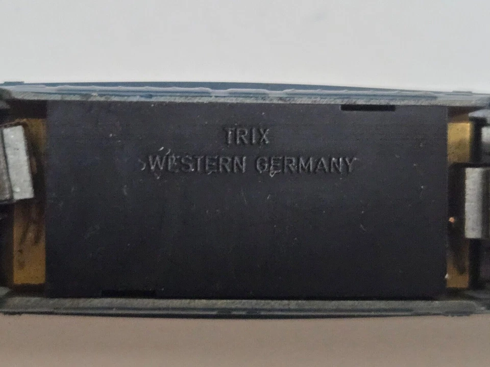 MiniTrix N BR Blue Class Hermes Warship Diesel Locomotive D823 - Image 3 of 4