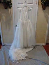 Jasmine Wedding Dress Sleeveless tulle size 8 Ivory in color damaged