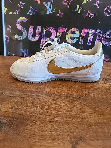Size 12 Nike Cortez Womens White Metallic Swoosh Suede Sneaker 902856-013 - Picture 10 of 13