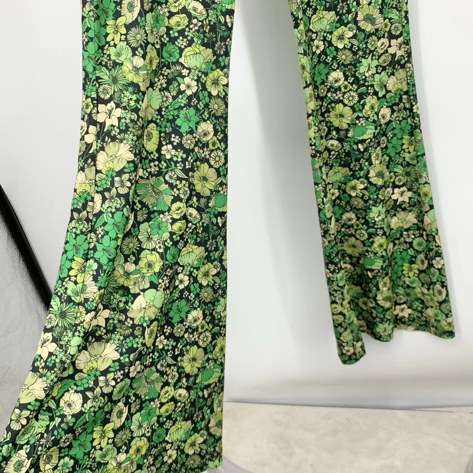 Pantalones de mujer ZARA talla mediana verde estampado floral acampanados tiro alto elásticos Foto 3 de 4