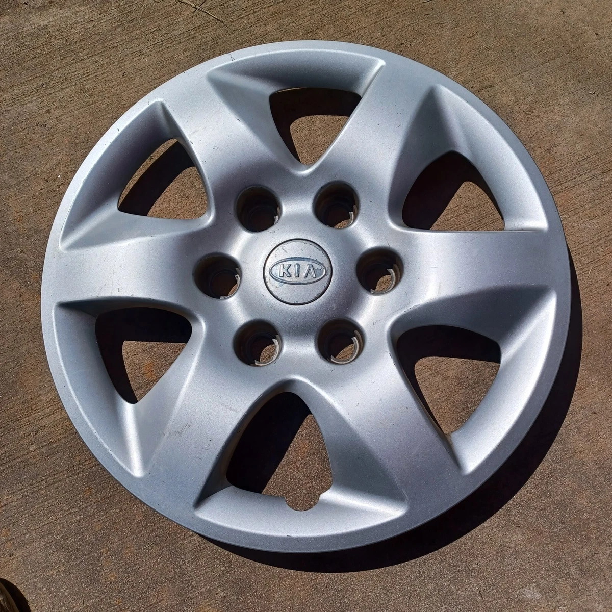 Kia Sedona hubcap 2008 2010 fits 16 inch wheels 52960 4D000 66027 01