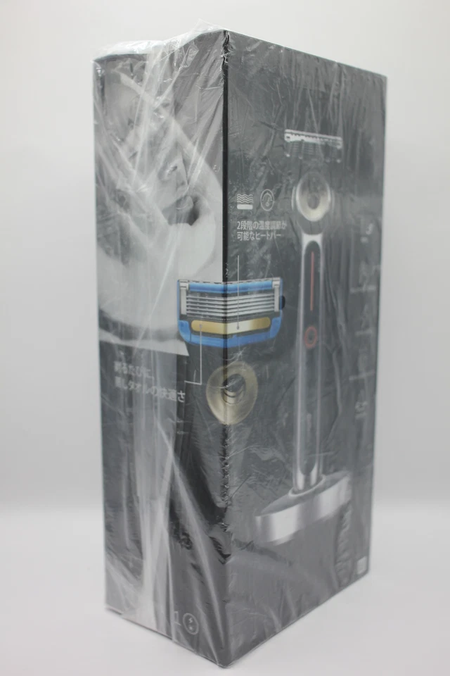 Gillette Labs Heated Razor - Handle, 2 Blades, Holder & Charging Dock Set New - Image 4 of 4