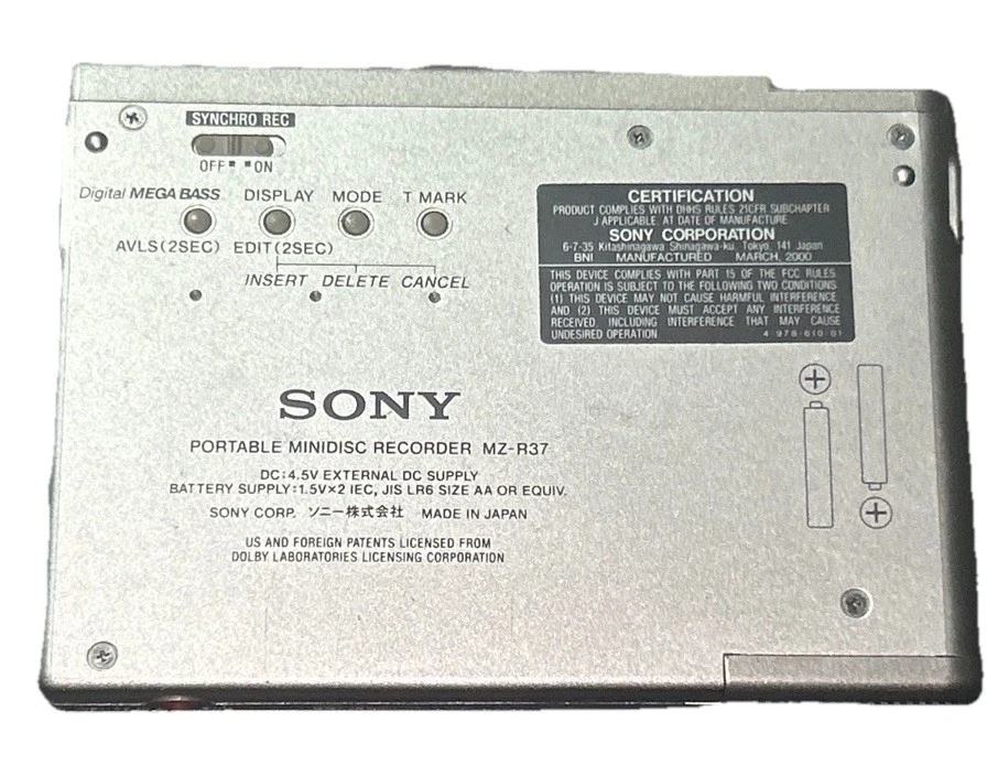 Reproductor/grabador portátil Sony vintage hecho en Japón - plateado (MZ-R37/S) Foto 3 de 3
