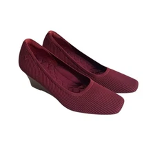 Vivaia Margot Wedge Heels Size 39 in Bordeux Red Square Toe Pro Slip On Shoes