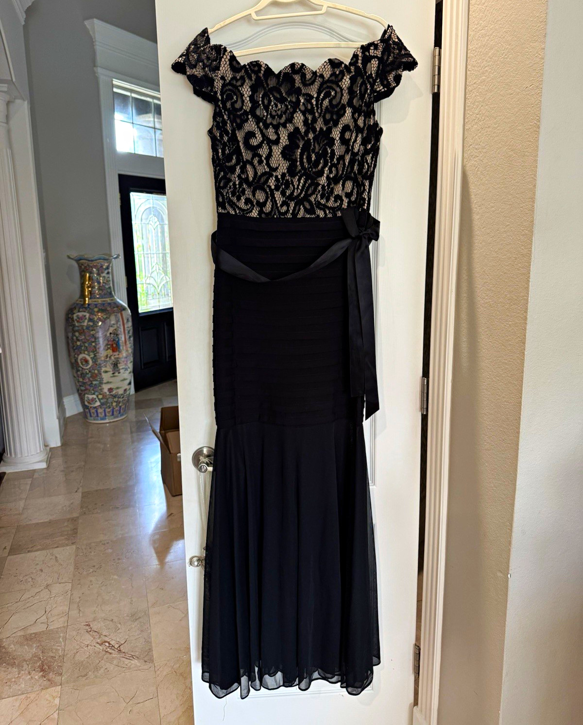 Black Floral Lace Off-Shoulder Short Sleeve Long Gown Bow Zip Size 6