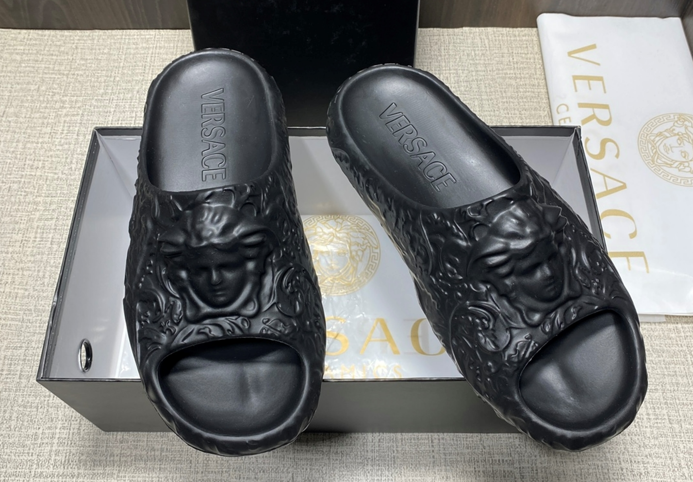 $525 Authentic Versace Medusa Dimension 