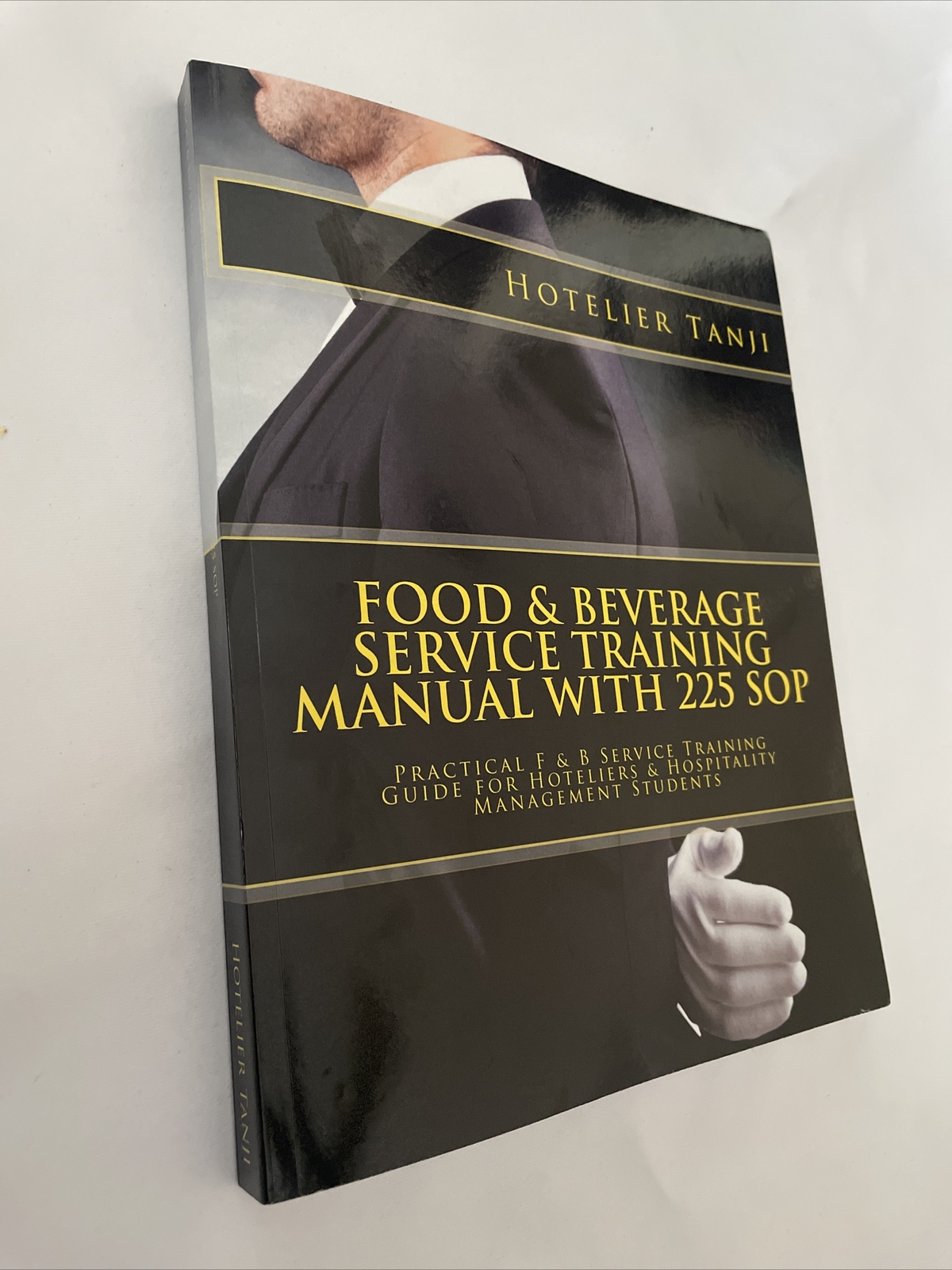 Food & Beverage Service Training Manual with 225 SOP by Hotelier Tanji (Paper… 9781495972140 eBay