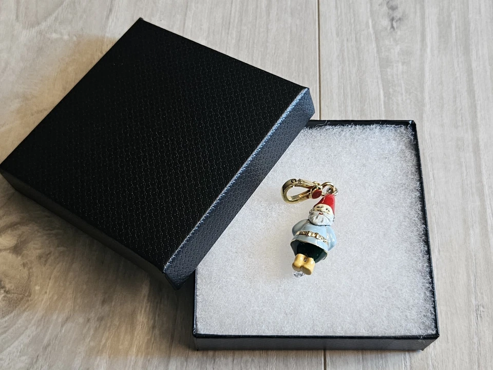 ❤️ Berloque de gnomo Juicy Couture para pulseira autêntico  - Imagem 2 de 4