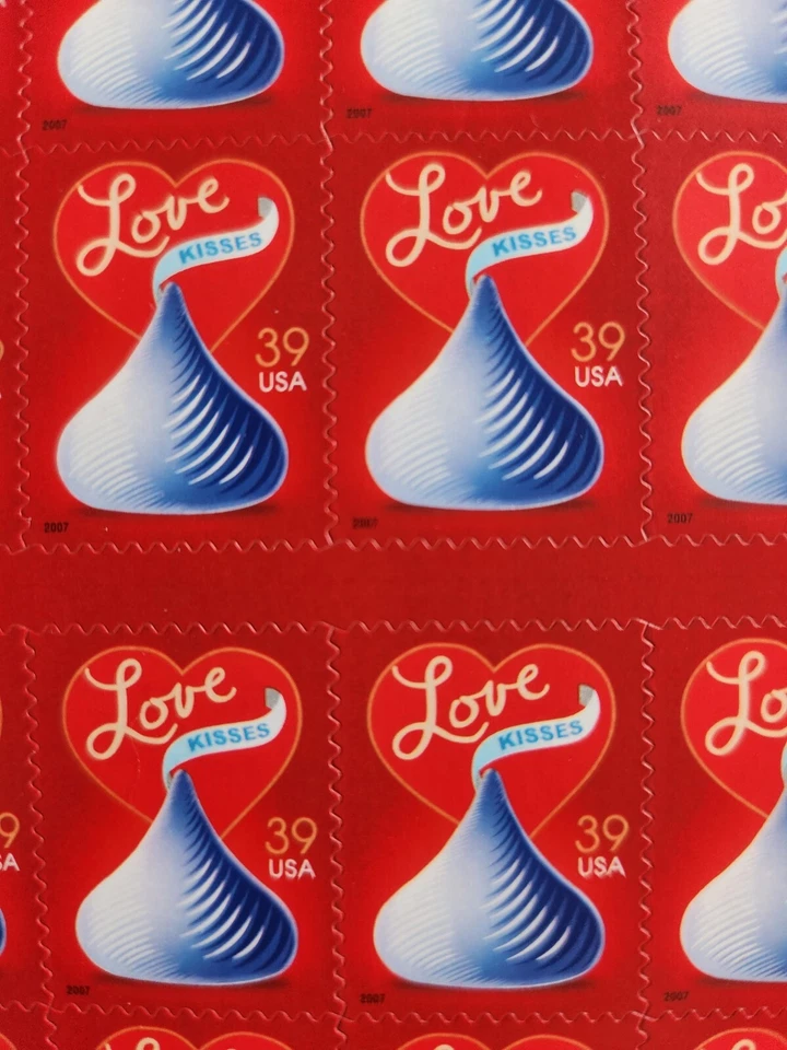 Una hoja x 20 de estampillas postales de Hershey's LOVE KISSES 39¢ USPS 2006 Foto 2 de 4