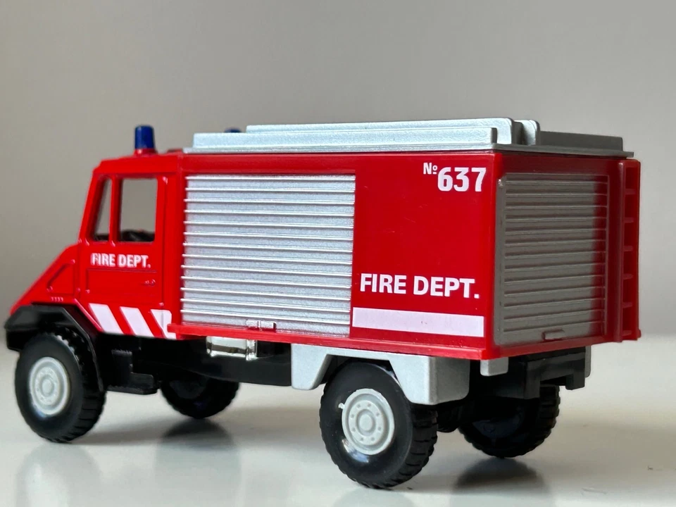 Mercedes-Benz Unimog Fire Brigade Car Truck Model Diecast Welly Urban Spirit - Image 4 of 4