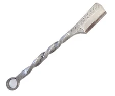 Japanese razor made by Nikarasaku, twisted handle, forged Damascus