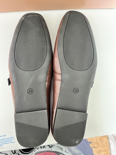 BNWB 100% Leather Women T-strap Flat Shoes Buckle Round Toe Pump - Picture 2 of 5