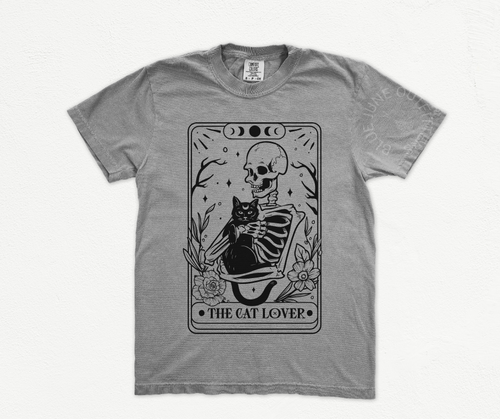 THE CAT LOVER | COMFORT COLORS® MAGLIETTA CON TAROCCHI GATTO | T-SHIRT DONNA GATTO STREGA - Foto 10 di 11