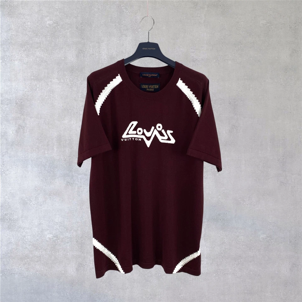 Camiseta Louis Vuitton LV Frontal Logo Intarsia Cuello Redondo Algodón Roja Talla L Foto 2 de 4