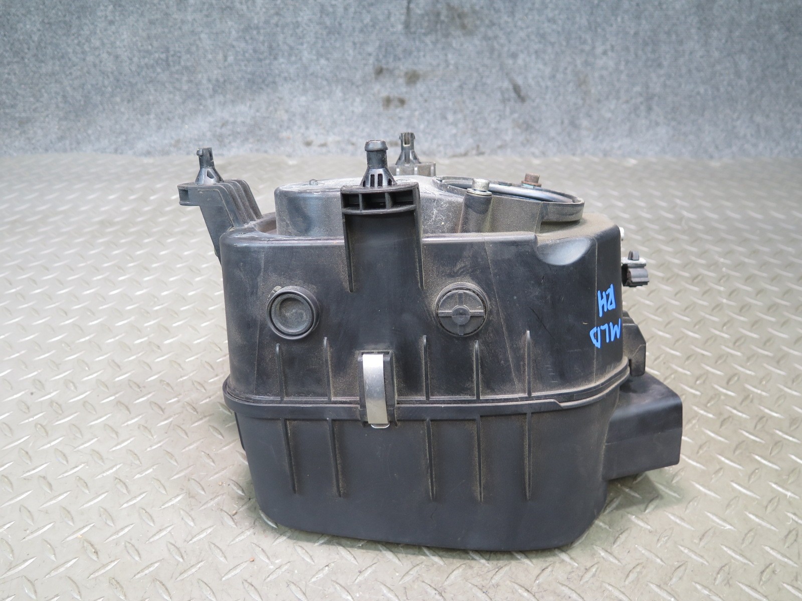 2017-2020 MASERATI LEVANTE M161 RIGHT AIR INTAKE CLEANER FILTER BOX 670101256