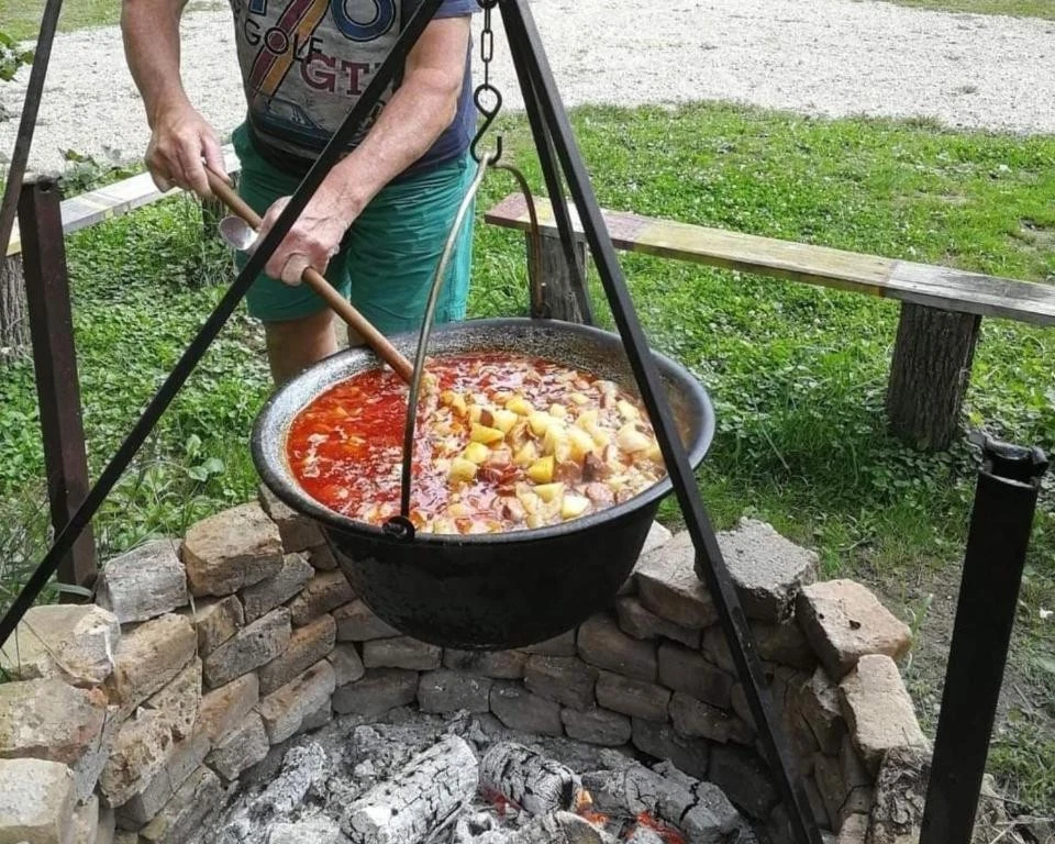 Hungarian Goulash Kettle 25L Outdoor Open Fire Cooking Cauldron Bogracs - Image 2 of 2
