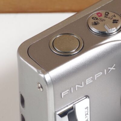 美品 動作品 FUJI FINEPIX F31fd バッテリー ACケーブル付 Fujifilm FinePix F31FD Silver Compact Digital Camera W/Box