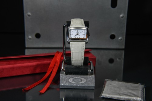 TIMEX Watch w/ White Rectangular Dial-Polished Case & Leather Strap-Beautiful - Picture 5 of 10