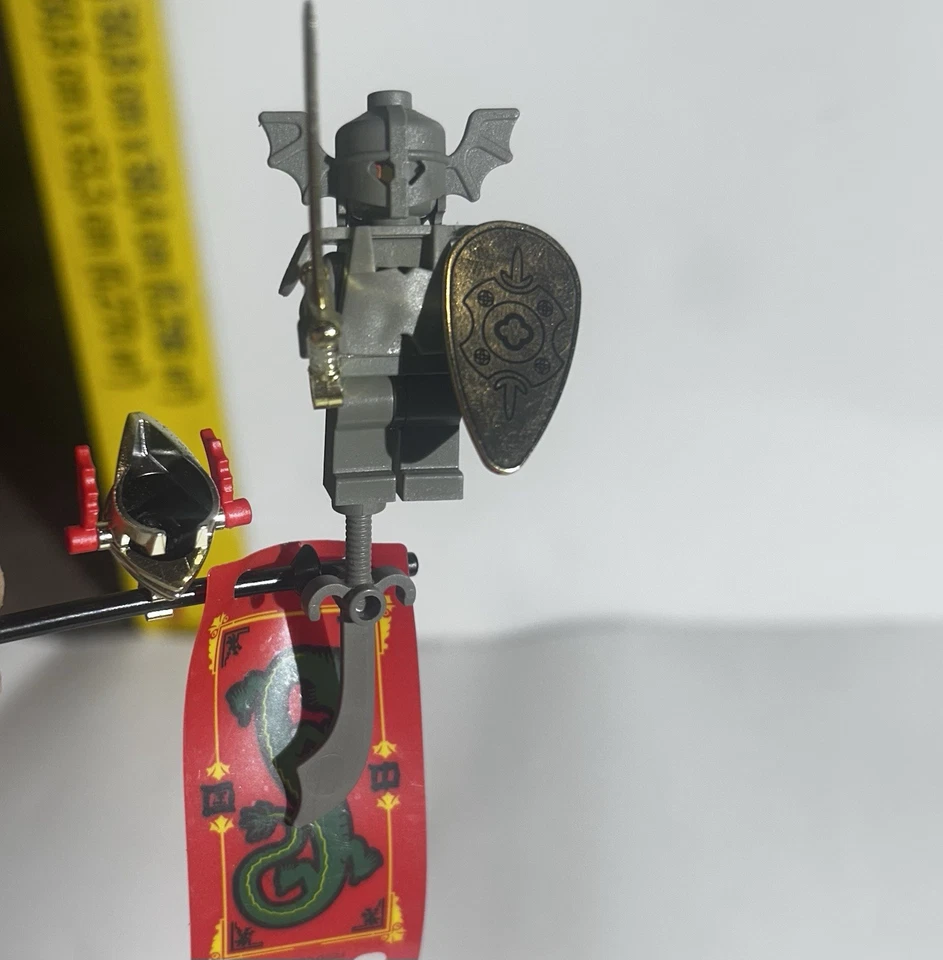 Lego Oriental Dragón Dorado Negro Cromo Oro Casco Minifigura 7419 + Guardián Foto 3 de 4