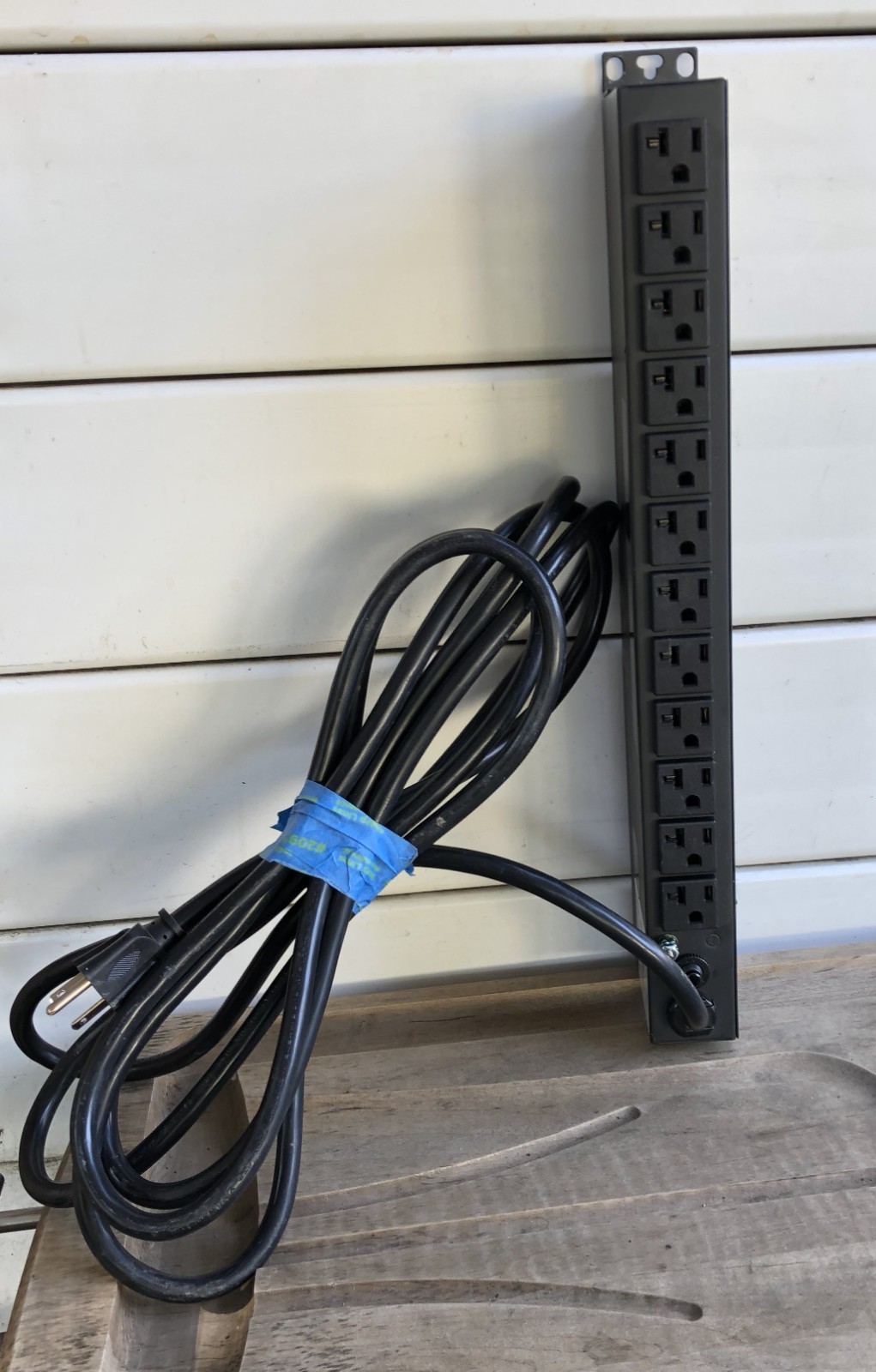 Tripp Lite PDU1220 13 Outlet Rack Mount Power Distribution Strip 20 Amp 120 Volt