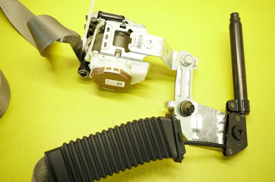 🔅2016-2017 FORD F150 OEM.CINTURÓN DE ASIENTO REGAZO Y HOMBRO - DERECHO, DELANTERO 308773410AE Foto 2 de 4