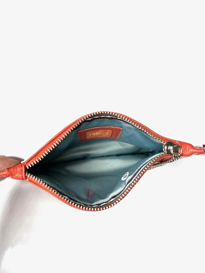 Bolso sin asas Latico NJ EE. UU. Rojo Naranja Cuero Genuino Cadena Plateada Muñequera Foto 3 de 4