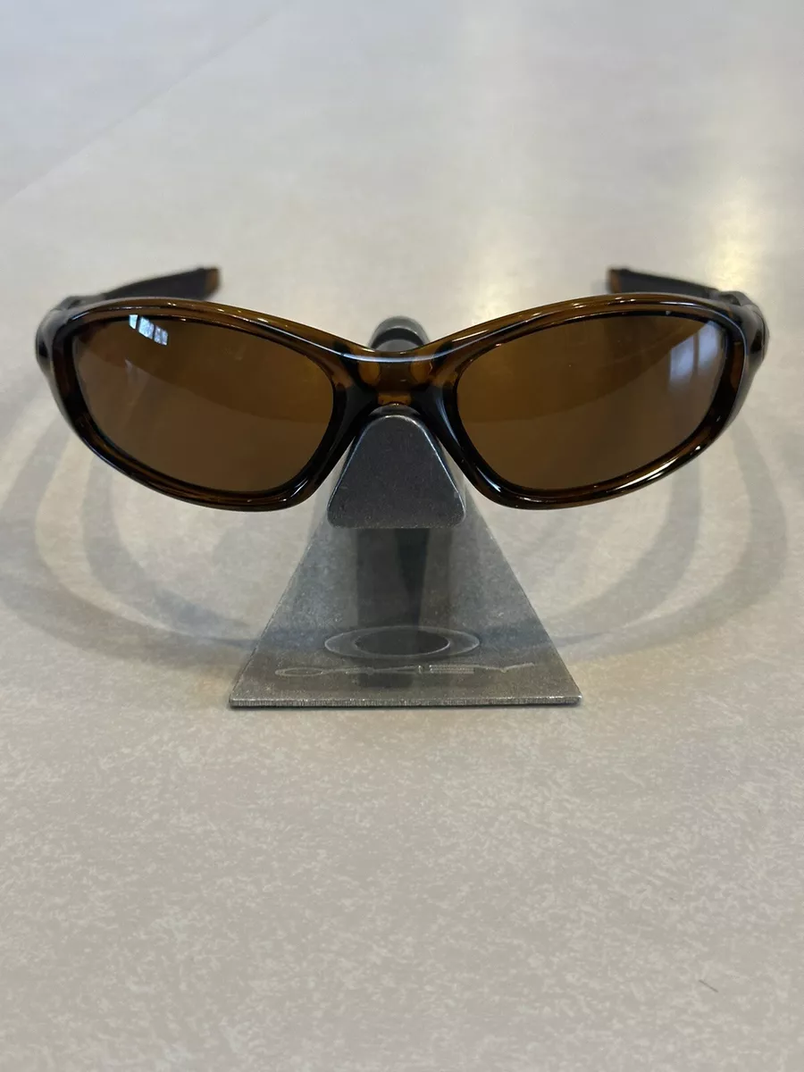 1999 Oakley Minute Gen 2 sunglasses with Pearl frame and Black Iridium  lens, with original box, papers and microfibre bag. Great lookin... |  Instagram