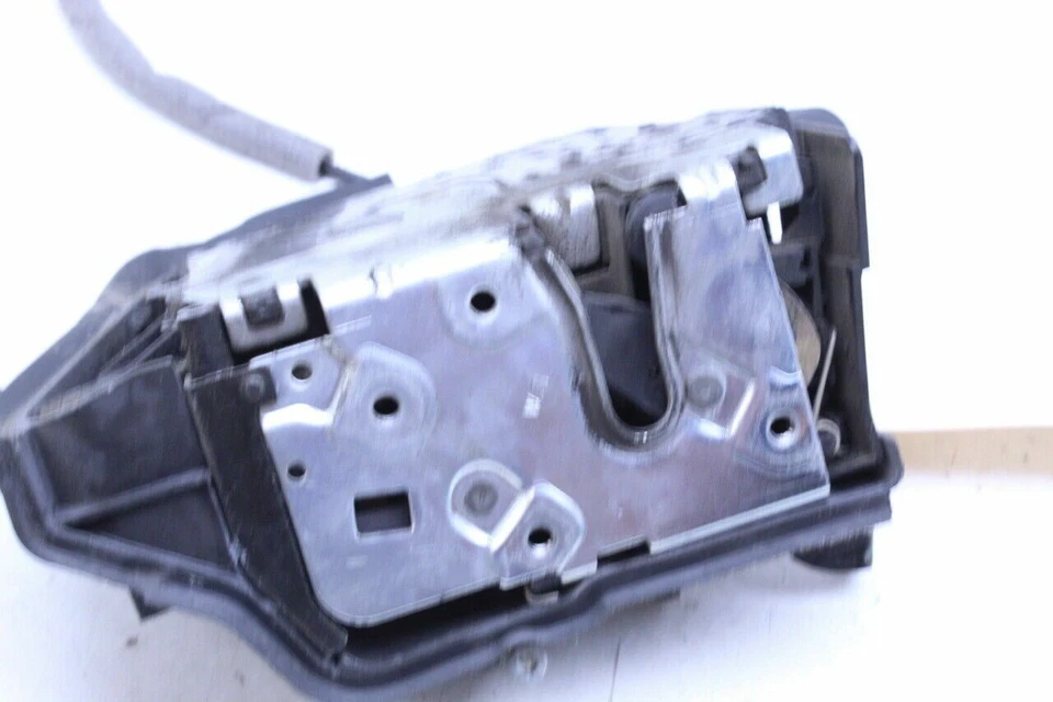 Pestillo de cerradura de puerta del conductor delantero izquierdo BMW M3 2001-2006 FABRICANTE DE EQUIPOS ORIGINALES usado Foto 4 de 4