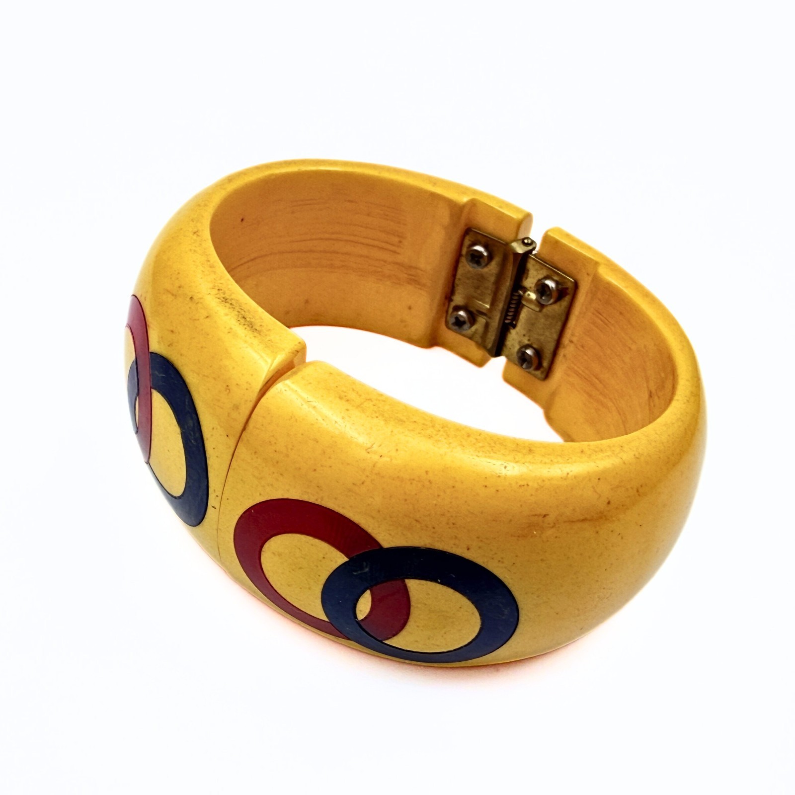 Charming Yellow Bakelite Interlocking Rings Clamp… - image 5
