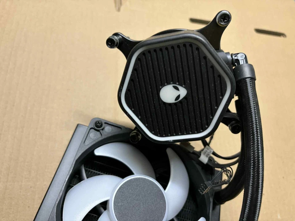 OEM Dell Alienware Aurora R13 R14 Enfriador de CPU Líquido con Tornillos Soporte de Ventilador 69XJW Foto 4 de 4
