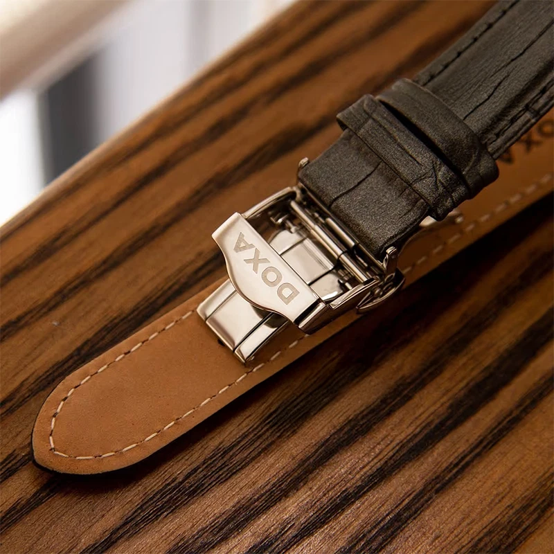 DOXA Women's Black mother-of-pearl Dial Waterproof Stainless Steel Quartz Watch - Image 4 of 4