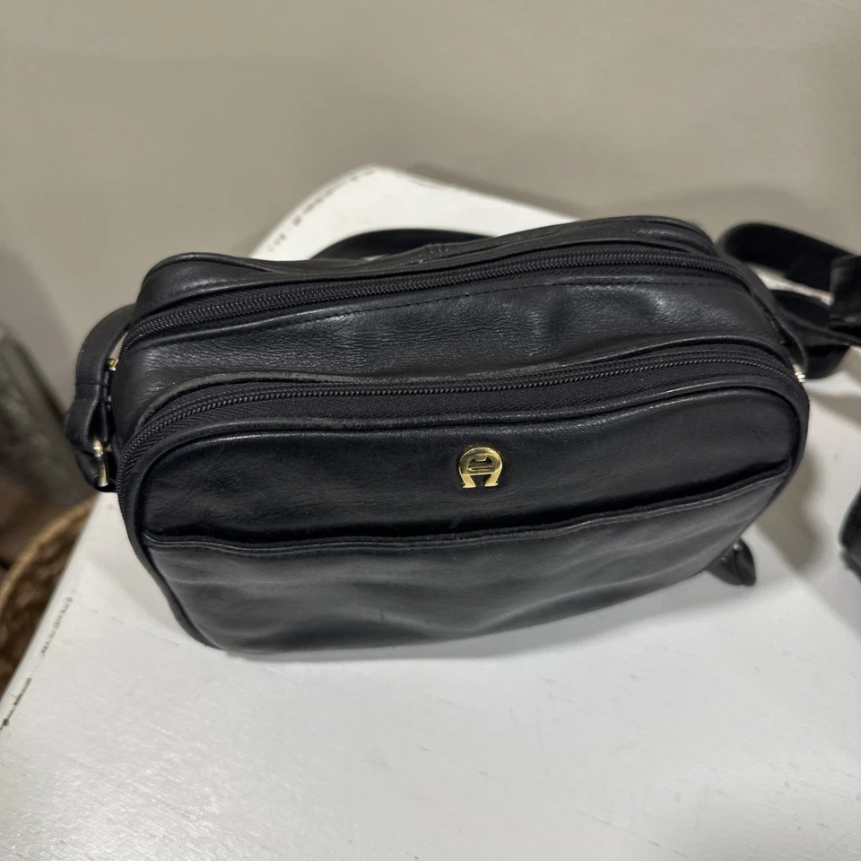 (2) Bandolera y mini bolso de cuero suave tejido negro Etienne Aigner de colección Foto 3 de 4