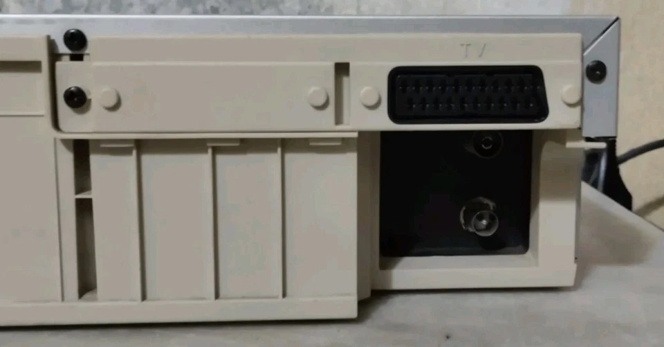 PHILIPS VR122 VIDEOREGISTRATORE VHS 4  TESTINE  - Immagine 4 di 4