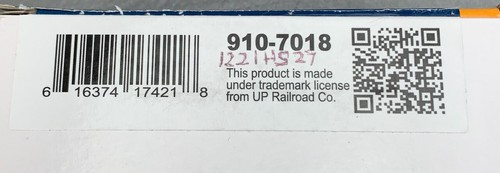 HO Walthers Mainline PS-2 2893 cu ft Covered Hopper C&NW #95445 HO4054 - Picture 8 of 8