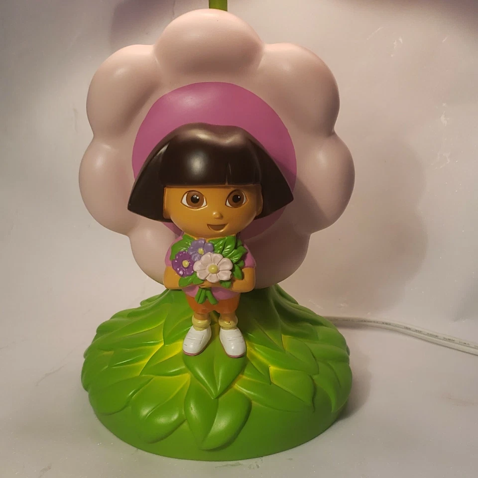 "Lámpara de Escritorio Dora la Exploradora 17"" Flor 3D y Luz Nocturna Púrpura Funciona Usada en Excelente Condición" Foto 2 de 4