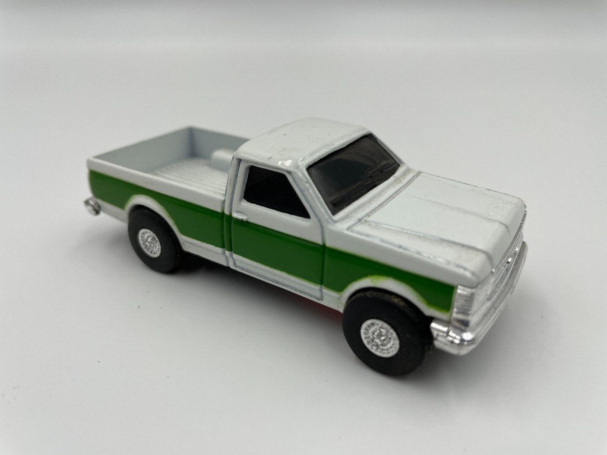 1/64 Ertl Pick Up Truck Ford F-150 Two Tone White and Green